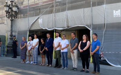 Els regidors durant el minut de silenci | Helena Molist Sancho